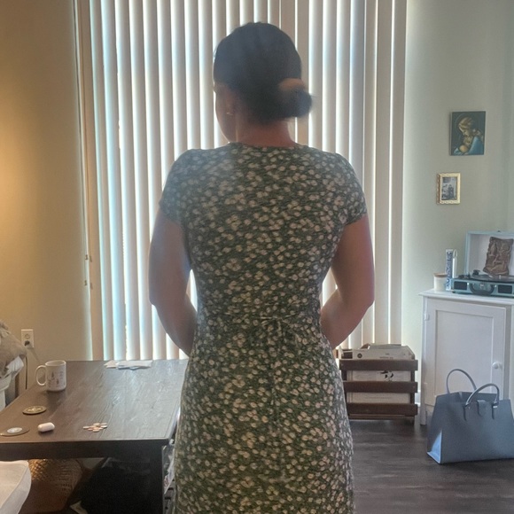 Larin Midi Dress in Floral Field Green - Picture 4 of 4